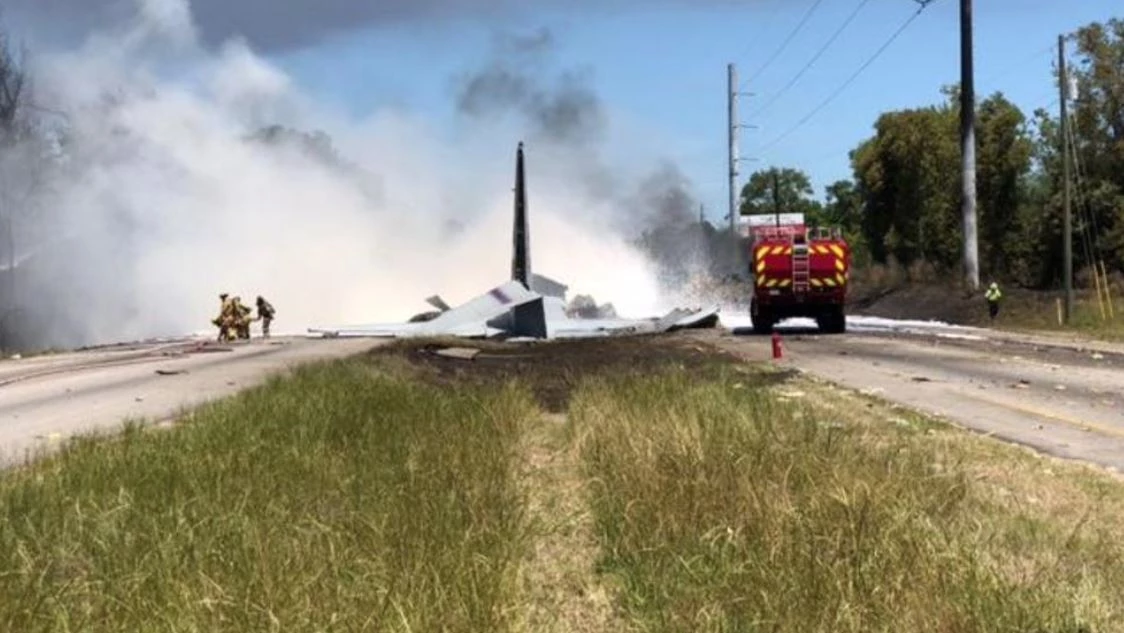 Βουτιά θανάτου C-130H της Εθνοφρουράς των ΗΠΑ – Kαρφώθηκε κυριολεκτικά στο έδαφος – Βίντεο